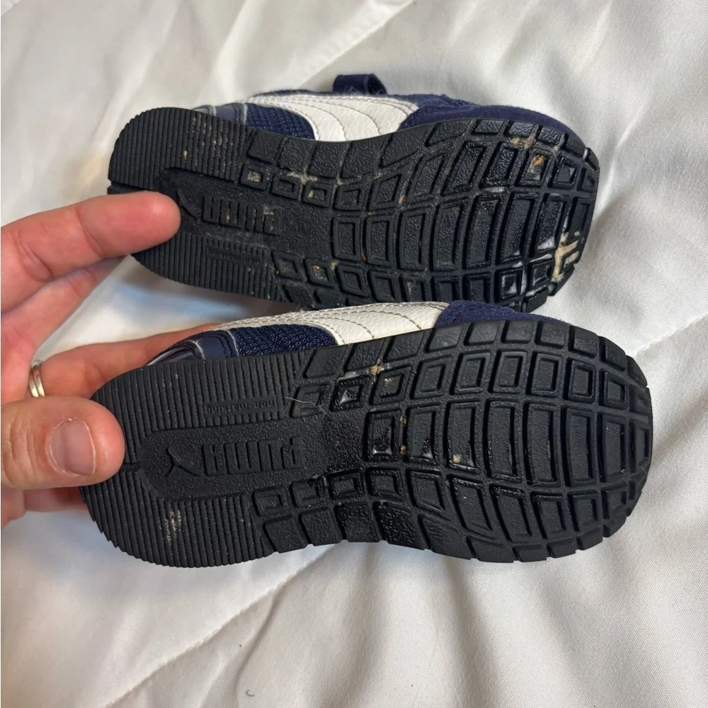 Puma Kids St Runner Hook and Loop Blue Sneakers Size 5 C Cute ($)